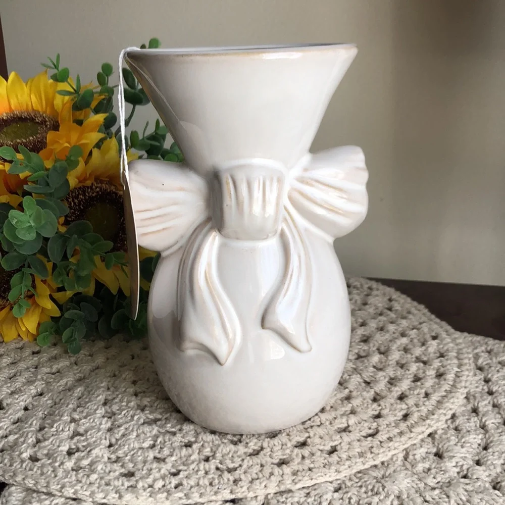 Cream Ceramic Bow Accent Vase